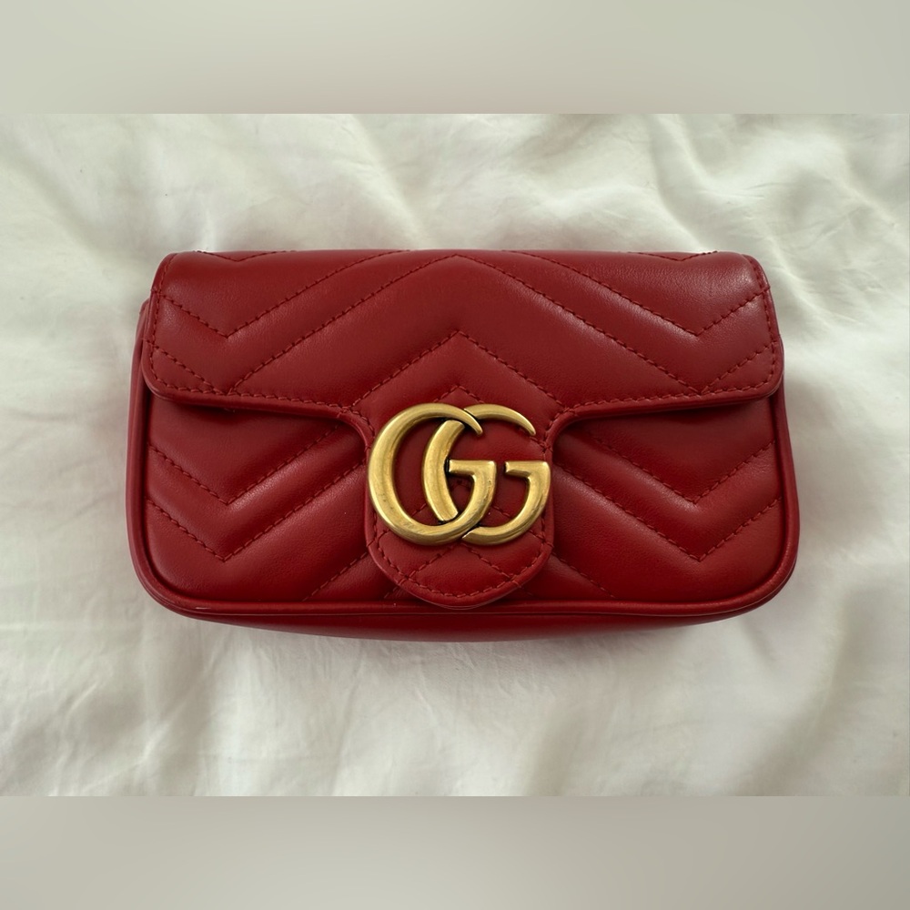 Gucci GG Marmont Super Mini in Hibiscus Red